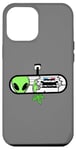 Coque pour iPhone 15 Plus Extraterrestre vert amusant conduisant une voiture, regardant dans le rétroviseur