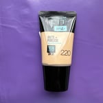 Maybelline Fit Me Matte + Poreless Clay Foundation 18ml 220 Natural Beige