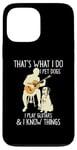 Coque pour iPhone 13 Pro Max That What I Do I Pet Dogs I Play Guitars & I Know Things