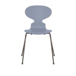 Fritz Hansen - 3101 Myran 4 ben, Lackad, Lavender Blue, Underrede Brown Bronze - Matstolar - designer_arne_jacobsen - Blå - Metall/Trä