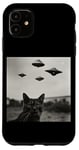 Coque pour iPhone 11 Cat Selfie with UFO Weird 50s Photo ---