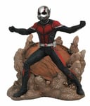 Diamond Select Gallery Diorama: Marvel Ant-Man and the Wasp Ant-Man