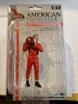 Figurine PILOTE années 70 combinaison rouge Racing Legend 1/18 avec casque