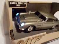 Goldfinger JAMES BOND 007 ASTON MARTIN DB5 MOTORISED LIGHTS & SOUNDS NEW!