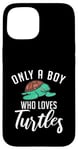 Coque pour iPhone 15 Seul un garçon qui aime les tortues Un mignon amateur de tortues de mer