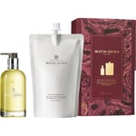 Molton Brown Collection Appelsiini & Bergamotti Käsihuollon täydennyslataus lahjasetti Noble käsienpesusaippua lasipullo 200 ml + täydennyspakkaus Noble käsienpesusaippua lasipullo 400 ml 1 Stk. (64,95 € / 1 Kpl)