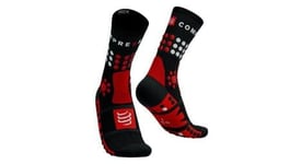 Chaussettes compressport trekking socks noir rouge blanc