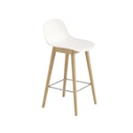 Muuto Fiber barstool with backrest Natural white, oak legs, low