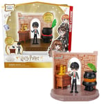 WIZARDING WORLD HARRY POTTER - PLAYSET COURS DE POTION - Coffret Univers Magique Cours De Potion Avec 1 Figurine Articulée Harry Potter et Accessoires - 6061847 - Jouet Enfant 5 ans et +