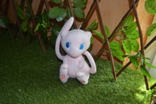 peluche neuve pokemon mew elle est rare a trouver  COLISSIMO**