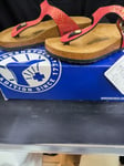 chaussure femme paire de sandales birkenstock taille 36