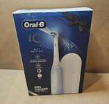 Oral-B iO Series 3 | Electric Toothbrush with Travel Case | Gift Edition - Blue