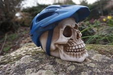 SK237 C  TETE MORT  FIGURINE  CRANE  CASQUE  VELO  VTT   GOTHIQUE BLEU DERNIER