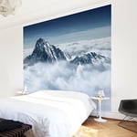 Apalis 95297 Papier peint photo en non-tissé Motif Les Alpes au-dessus des nuages - Papier peint photo 3D - Pour chambre à coucher, salon, cuisine - Dimensions : 288 x 288 cm - Bleu