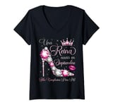 Womens Una Reina Nació En Septiembre Feliz Cumpleaños Para Mi V-Neck T-Shirt