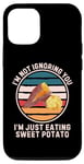Coque pour iPhone 14 Pro Retro I'm Not Ignoring You I'm Just Eating Sweet Patate