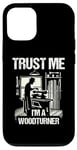 Coque pour iPhone 12/12 Pro Tour à bois Trust Me I'm A Woodturner