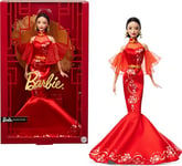 Barbie Poupée Barbie Nouvel an Chinois, avec Robe Chinoise à imprimé Fleur de Prunier et Accessoires dorés, Collection Barbie Signature, JBJ11