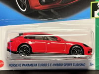 2023 HotWheels PORSCHE PANAMERA TURBO S E-HYBRID 3/250 HW GREEN SPEED 2/10 HKH55