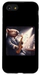 Coque pour iPhone SE (2020) / 7 / 8 Wombat joue du saxophone dans un club de jazz confortable et faiblement éclairé. Notes