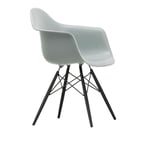 Vitra - Eames Plastic Armchair DAW - 24 Light Grey - Black Maple - Matstolar - Charles & Ray Eames - Grå - Metall/Trä/Plast