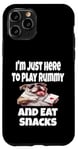 Coque pour iPhone 11 Pro Funny I'm Just Here To Play Rummy And Eat Snacks Jeu de cartes