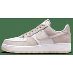 Nike Air Force 1 '07, storlek 41