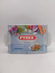 Pyrex classic chicken casserole dish with lid (5.8L)