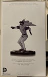 Batman - Robin Black & White Statue by Carmine Infantino-DC DEC150386