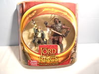 TOY BIZ LORD OF THE RINGS LE SEIGNEUR DES ANNEAUX COFFRET "PIPPIN + UGLUK MINT