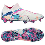 PUMA Future 7 Ultimate FG/AG Volume Up - Hvit/Blå/Poison Pink/Fizzy Melon/Blå, størrelse 37½