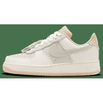 Nike Air Force 1 '07, storlek 39