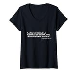 Womens La paz no es solo la ausencia de guerra V-Neck T-Shirt