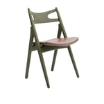 Carl Hansen - CH29P Sawbuck Chair, Lackerad Bok, Olive Green, Lädergrupp C Sif - 92 - Spisestoler - Hans J. Wegner - Grønn - Lær/Tre