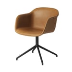 Muuto Fiber armchair swivel base kontorsstol Cognac-svart stativ