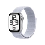 Apple Watch SE (2. Generation) GPS 40 mm Smartwatch mit Aluminiumgehäuse in Silber und Sport Loop in Blaue Wolke (One Size). Fitness und Schlaftracker, Unfallerkennung, Retina Display, CO₂ Neutral