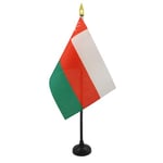 AZ FLAG - Mini Drapeau Oman De Table - 15x10 cm - Drapeau Omanais De Bureau 100% Polyester Avec Hampe Pointe Dorée