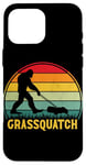 Coque pour iPhone 16 Pro Max Grassquatch Sasquatch Bigfoot Tondeuse à gazon vintage rétro