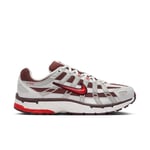 Nike Sneaker P-6000 - Vit/Röd/Dark Pony, storlek 38½