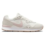 NIKE Men's Venture Runner Sneaker, Sail Pink Oxford White Gum Lig, 7.5 UK