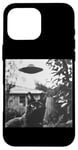 Coque pour iPhone 16 Pro Max Cat Selfie with UFO Weird 50s Photo --