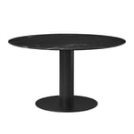 Gubi - GUBI 2.0 Dining Table, Ø 130 cm, Skiva: Marmor - Nero Marquina, Bas: Svart - Ruokapöytä - Musta - Metalli/Kivi