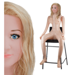 Poupée sexuelle gonflable réaliste assise blonde vibrante Roxane