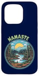 Coque pour iPhone 15 Pro Zen Blue Mountains Arbres à feuilles persistantes dans la nature Namaste