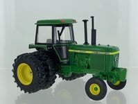 BRITAINS, JOHN DEERE 4440 2wd rear dual wheels - Limited edition of 2500 pcs....