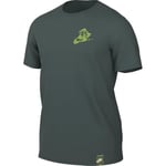 Nike Sportswear Club FZ7952-338 T-Shirt, Vintage Green, XS