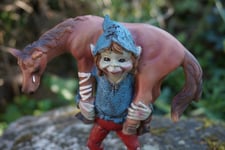 97279  KORRIGAN  FIGURINE TROLL CHEVAL  PMU  LUTIN PIXIE  ELFES  PIXIES DERNIER