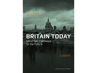 Britain Today | Mark Ølholm Eaton Andrew Fish Ole Helmersen Sara Dybris Mcquaid Ulla Rahbek Robert W. Jensen-Rix Robert C. Thomsen | Språk: Danska