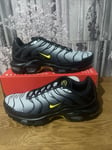 NIKE AIR MAX PLUS BLACK/YELLOW MENS SIZE UK 10.5 EUR 45.5 US 11.5 DM0032-012