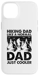 Coque pour iPhone 14 Plus Un papa qui fait de la randonnée comme un père normal, juste plus cool - Hiking Daddy